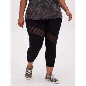 NWT Torrid Crop Premium Legging Asymmetrical Shadow Stripe Black Size: 5X (28)